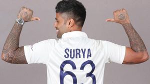 IND vs AUS: സൂര്യയെ പുറത്താക്കിയത് നിര്‍ഭാഗ്യമല്ല, അവനാണ്! ടെസ്റ്റ് ഭാവിയെപ്പറ്റി പോണ്ടിങ്