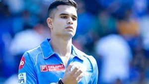 IPL 2023: അര്‍ജുന്റെ റണ്ണപ്പ് അക്തറെപ്പോലെ, വേഗത വെറും 120 കിമി!, ഗെയ്‌ലെങ്കില്‍ 6 സിക്‌സടിക്കും