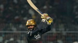 IPL 2023: ടീമംഗത്തെ റണ്ണൗട്ടാക്കും, എതിര്‍ ടീമിന്റെ ഇംപാക്ട് പ്ലെയര്‍? ഡിക്കെ ലോക തോല്‍വി!