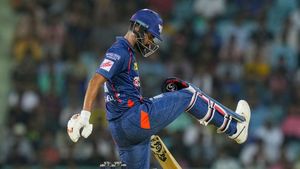 IPL 2023: സിക്‌സര്‍, പിന്നാലെ വിക്കറ്റ്! ഫ്‌ളോപ്പായിട്ടും രാഹുലിന് അഭിനന്ദനം- കാരണമറിയാം