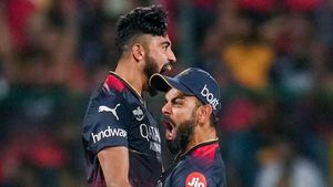 IPL 2023: ഇത് പഴയ ചെണ്ട സിറാജല്ല! പവര്‍പ്ലേയില്‍ 'തീ', വിറപ്പിക്കുന്ന ബൗളിങ്