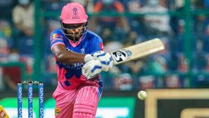 IPL 2023: സഞ്ജു സൂര്യക്കു പഠിക്കുന്നോ? വീണ്ടും ഡെക്ക്! ഇത്തവണ രണ്ടു ബോളില്‍