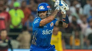 IPL 2023: സൂര്യ മാക്‌സ്വെല്ലിനെപ്പോലെ, ഒരു കുഴപ്പമുണ്ട്! ചൂണ്ടിക്കാട്ടി മുന്‍ ഓസീസ് താരം