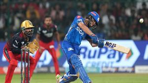 IPL 2023: തിലക് പുലിയല്ല, പുപ്പുലി! അപൂര്‍വ്വ പ്രതിഭ- ധോണിക്കൊപ്പം, വാഴ്ത്തി ഫാന്‍സ്