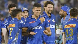 IPL 2023: അര്‍ജുനെ തിരിച്ചുവിളിക്കൂ, ആര്‍സിബിയെ വീഴ്ത്താന്‍ മുംബൈ ടീമില്‍ 3 മാറ്റം വേണം