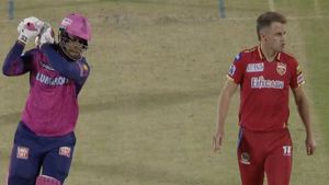 IPL 2023: കറെനുമായി എന്തിന് ഉടക്കി? പ്രകോപിപ്പിച്ച് ആ കാര്യം! വെളിപ്പെടുത്തി ഹെറ്റ്‌മെയര്‍