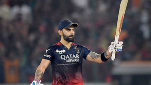 IPL 2023: കിങ് കോലി! ആറാം സെഞ്ച്വറി, ഹൈദരാബാദ് തരിപ്പണം; പ്ലേഓഫ് പ്രതീക്ഷ കാത്ത് ആര്‍സിബി