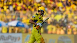 IPL 2023: തലൈവരേ...ഖലീലിനെ പഞ്ഞിക്കിട്ട് ധോണി! തട്ടകത്തില്‍ ബാറ്റിങ് വെടിക്കെട്ട്