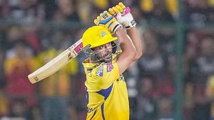 IPL 2023: വിരമിച്ചവരെ നിര്‍ബന്ധിച്ച് കൊണ്ടുവന്നാല്‍ ഇങ്ങനെയിരിക്കും! റായുഡുവിനെ പുറത്താക്കൂ