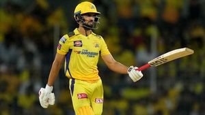 IPL 2023: ഡല്‍ഹിയില്‍ റുതു ഷോ, വീണ്ടും 'അഞ്ഞൂറാന്‍', ഹസ്സിയുടെ റെക്കോര്‍ഡ് തകര്‍ത്തു
