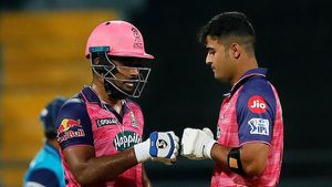 IPL 2023: ഗുജറാത്ത്, ഹൈദരാബാദ്- ദയവായി സഹായിക്കൂ! അഭ്യര്‍ത്ഥനയുമായി പരാഗ്