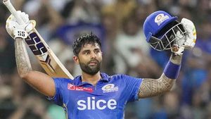 IPL 2023: ചാംപ്യന്‍മാരെ ചാമ്പലാക്കി സൂര്യ! മുംബൈയ്ക്കു മിന്നും ജയം, പ്ലേഓഫ് പ്രതീക്ഷ കാത്തു