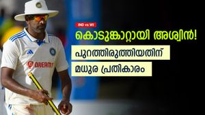 IND vs WI: 12 വിക്കറ്റ്, ഫൈനലില്‍ തഴഞ്ഞവര്‍ കണ്ടില്ലേ? വോണിന്‍റെ റെക്കോര്‍ഡ് തകര്‍ത്ത് അശ്വിന്‍!