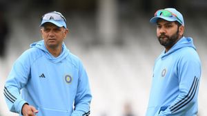 IND vs WI: പിച്ച് മനസ്സിലായില്ല, വീണ്ടും അതേ മണ്ടത്തരം കാണിച്ച് ദ്രാവിഡും രോഹിതും!