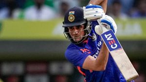 IND vs WI: ഇതാണോ 'ജൂനിയര്‍ കോലി'? ഫ്‌ളോപ്പ് ഷോ തുടര്‍ന്ന് ശുബ്മാന്‍ ഗില്‍! വിമര്‍ശനം ശക്തം
