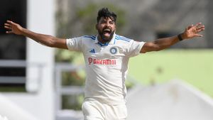 IND vs WI: അമ്പമ്പോ സിറാജ്! കപിലിന്റെ വമ്പന്‍ റെക്കോര്‍ഡിനൊപ്പം, ബുംറയ്ക്കു പോലുമായില്ല