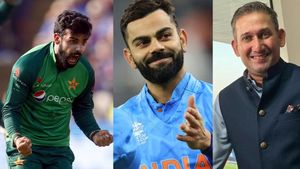 Asia Cup 2023: പാക് പേസര്‍മാരെ കോലി 'നോക്കിക്കോളും', അഗാര്‍ക്കര്‍ക്ക് പാക് താരത്തിന്‍റെ മറുപടി