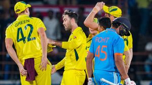 IND vs AUS: തൂത്തുവാരല്‍ നടന്നില്ല, റണ്‍മല കയറാനാവാതെ ഇന്ത്യ! ഓസീസിന് ആശ്വാസം
