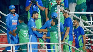 Asia Cup 2023: ഇന്ത്യ തോല്‍ക്കാതെ രക്ഷപ്പെട്ടു! ഇതൊക്കെ ഒരു സ്‌കോറോ ? ജയമുറപ്പെന്ന് പാക് ഫാന്‍സ്