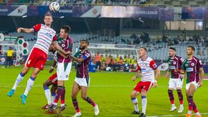 ISL 2023-24: ബഗാന്റെ ഒരടിയില്‍ ബെംഗളൂരു തീര്‍ന്നു! പിന്നെ രണ്ടു ചുവപ്പും, നാണക്കേട്