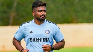 സഞ്ജു വിരമിക്കേണ്ട, ഇന്ത്യന്‍ ടീമിലേക്ക് തിരിച്ചുവരാന്‍ വഴിയുണ്ട്! ആരാധകന്റെ ഉപദേശം വൈറല്‍
