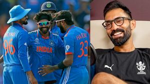 World Cup 2023: ഡിക്കെ, നിങ്ങള്‍ വേറെ ലെവല്‍, പ്രവചനം കിറുകൃത്യം! ടോസിനു മുമ്പ് മനസ്സില്‍ കണ്ടു