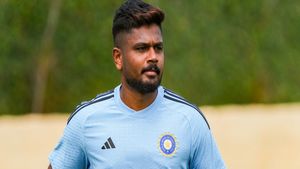 World Cup 2023: പരിക്കില്‍ വലഞ്ഞ് ഇന്ത്യ, സഞ്ജുവിനെ തിരിച്ചുവിളിക്കുമോ? കേരളത്തിനായി കസറുന്നു