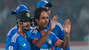 IND vs AUS: ഒന്നും രണ്ടുമല്ല, ആറ് സിക്‌സുകള്‍ വഴങ്ങി! നാണംകെട്ട റെക്കോഡില്‍ ബിഷ്‌നോയ്