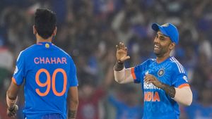 IND vs AUS: എന്തുകൊണ്ട് ദീപക് ചഹാര്‍ കളിച്ചില്ല? അര്‍ഷ്ദീപിനായി മാറ്റിയതല്ല- തുറന്ന് പറഞ്ഞ് സൂര്യ