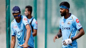 IPL 2024: ഹാര്‍ദിക് എന്തിന് ഗുജറാത്ത് വിട്ടു? കാരണമുണ്ട്! വെളിപ്പെടുത്തി ആശിഷ് നെഹ്‌റ