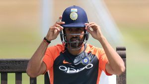 IPL 2024: ആര്‍ക്കും വേണ്ടാത്തവനല്ല, കരുണിനെ സിഎസ്‌കെ വാങ്ങിയേക്കും! കാരണമിതാണ്