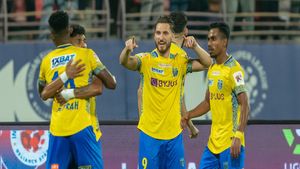 ISL: ക്രിസ്മസ് വിരുന്നൊരുക്കി ബ്ലാസ്റ്റേഴ്‌സ്, മുംബൈയെ തകര്‍ത്തു-രണ്ടാം സ്ഥാനത്ത്