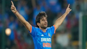 IND vs AUS: ബിഷ്‌നോയ് വേറെ ലെവല്‍, അവന്റെ കരുത്ത് അതാണ്! ചൂണ്ടിക്കാട്ടി മുരളീധരന്‍