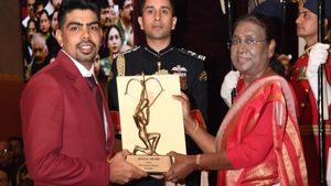   PKL: പവന്‍ സെഹ്‌റാവത്തിന് അര്‍ജുന അവാര്‍ഡ്, പ്രോ കബഡിയിലെ മിന്നും താരം- അറിയാം