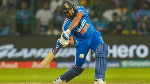 IND vs AFG: രോഹിത് കുറിച്ചത് ചരിത്രം, ഗില്ലിന്റെ ആ റെക്കോര്‍ഡ് ഒരു സിക്‌സ് അകലെ നഷ്ടം! അറിയാം
