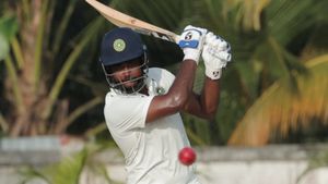 Ranji Trophy: സഞ്ജു ഫ്‌ളോപ്പ്, ഉത്തര്‍ പ്രദേശിനെതിരേ കേരളം പൊരുതുന്നു- ലീഡ് നേടുക കടുപ്പം