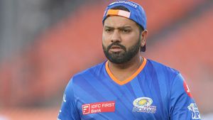 IPL 2024: വീണ്ടും നയിക്കണം, ചര്‍ച്ചയ്ക്കു ആളെ ഏല്‍പ്പിച്ച് മുംബൈ! രോഹിത് പ്രതികരിച്ചത് ഇങ്ങനെ