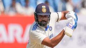 IND vs ENG: വേണ്ടത് ആറ് സിക്‌സര്‍, ലോക റെക്കോഡിടാന്‍ രോഹിത്- മറ്റാര്‍ക്കുമില്ലാത്ത നേട്ടം