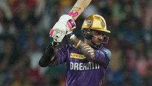 IPL 2024: 5 സിക്‌സ്, 2 ഫോര്‍; പവര്‍പ്ലേയില്‍ നരെയ്ന്‍ വെടിക്കെട്ട്- ഗംഭീറിന് കൈയടിച്ച് ആരാധകര്‍