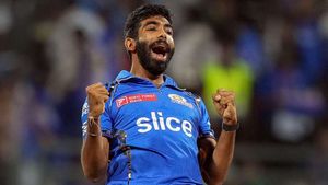IPL 2024: എട മോനേ..! ബുംറയ്ക്ക് മുന്നില്‍ തല കുനിച്ച് സിറാജിന്റെ ആദരം; കയ്യടിപ്പിക്കുന്ന കാഴ്ച