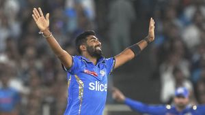 IPL 2024: കൂടുതല്‍ 'ഷോ' ഇറക്കണ്ട! ബുമ്രയുടെ തീപ്പൊരി യോര്‍ക്കറിന് മറുപടിയില്ലാതെ പൃഥ്വി ഷാ