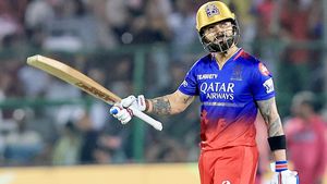 IPL 2024: സ്ലോ സെഞ്ച്വറിക്ക് അഭിനന്ദനം! കോലിയെ ട്രോളി മുന്‍ പാക് താരം, ഇന്ത്യന്‍ ഫാന്‍സ് കലിപ്പില്‍