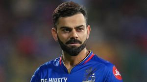 IPL 2024: വിരാട് കോലിയുടെ ഹെയര്‍സ്‌റ്റൈലിന് എത്ര രൂപ? പൊന്നും വിലയുള്ള മുടി!