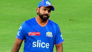 IPL 2024: രോഹിത് ശര്‍മ ചെന്നൈ ജഴ്‌സിയണിയും! കൂടുമാറ്റം നടക്കുമെന്ന് ഇതിഹാസ താരം