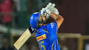 IPL 2024: ചരിത്ര നേട്ടത്തില്‍ രോഹിത്, കോലിയെ കടത്തിവെട്ടി! ഡിസിക്കെതിരേ ഒന്നാമന്‍