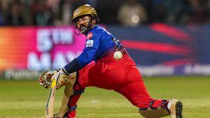 IPL 2024: ബാറ്റ് തട്ടിയത് പാഡില്‍, അംപയര്‍ക്ക് കണ്ണില്ലേ? കാര്‍ത്തികിനെ രക്ഷിച്ചു! വന്‍ ചതി