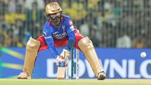 IPL 2024: ലോകപ്പ് ടീം വന്നു, 'തനിനിറം' പുറത്തെടുത്ത് ഡിക്കെ! രോഹിത്തിന്റെ റെക്കോര്‍ഡ് തിരുത്തി