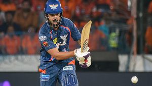 IPL 2024: 24 ബോളില്‍ 19, പവര്‍പ്ലേയില്‍ രാഹുല്‍ ദുരന്തം! ലഖ്‌നൗവിന്റെ ക്യാപ്റ്റനല്ല വില്ലന്‍