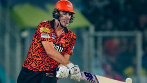 IPL 2024: എല്ലാം തിരക്കഥയോ? കമ്മിന്‍സ് എന്തുകൊണ്ട് അത് ചെയ്തു? ഫീല്‍ഡിങ്ങും സംശയം!