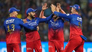 IPL 2024: കത്തിക്കയറി ആര്‍സിബി, പിന്നെ വിറച്ചു! പക്ഷെ ജയിച്ചു; ജിടിയെ വീണ്ടും തകര്‍ത്തു